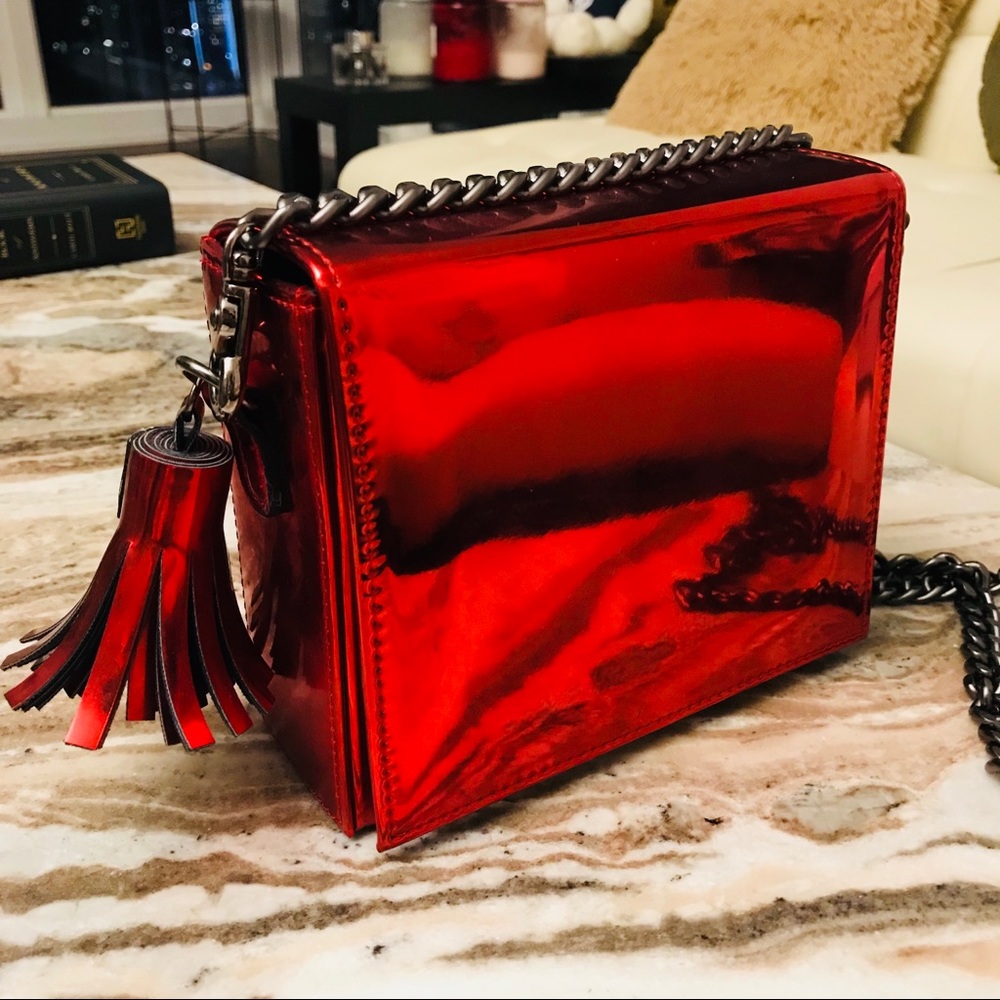 UNITA Korea red metallic square box bag with chain